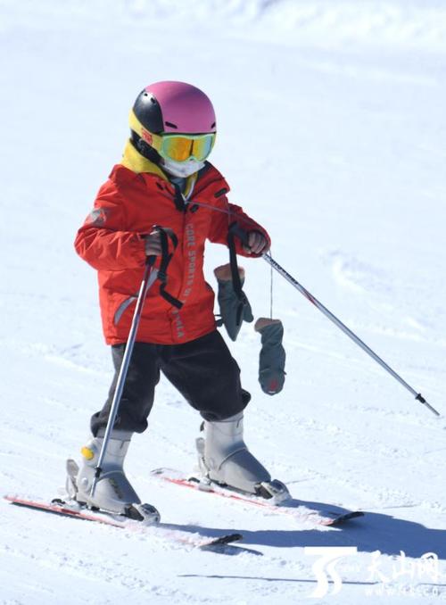2022冬奥会开幕式萌娃滑雪全镜头